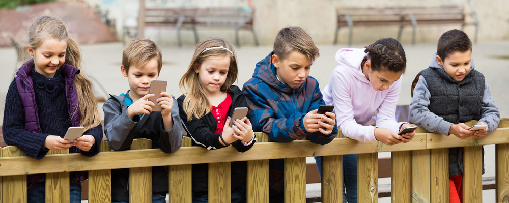 At what age should a child have a mobile phone?